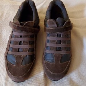Brown Suede-like walking sneakers